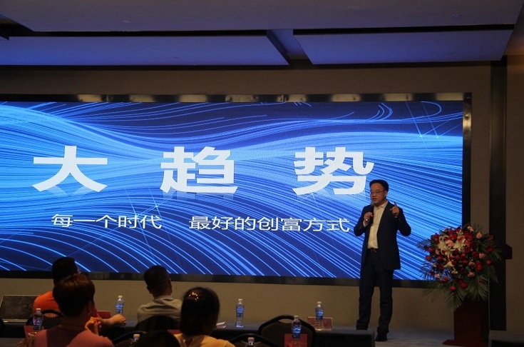 轻赢无限 动见未来！舞极限2020年秋季新品发布会胜利召开